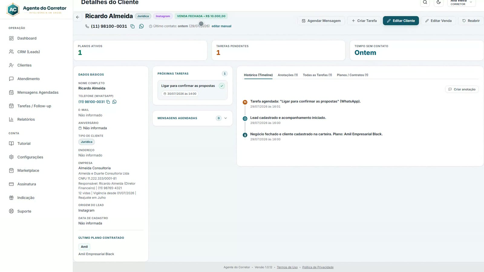 Ficha do cliente dividida em seções de dados pessoais, endereço, dados da empresa e dependentes.